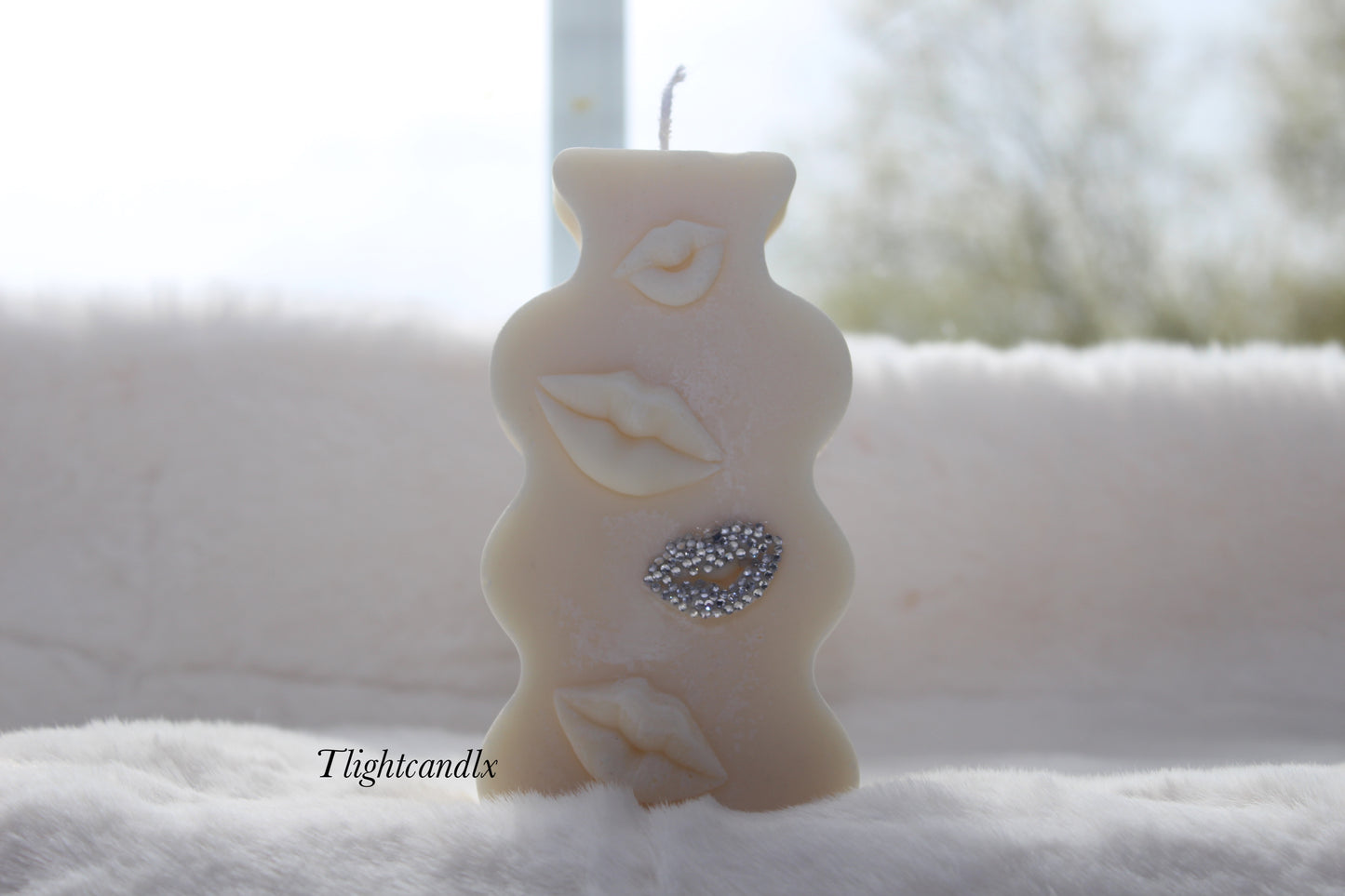 ‘Kiss Kiss’ candle