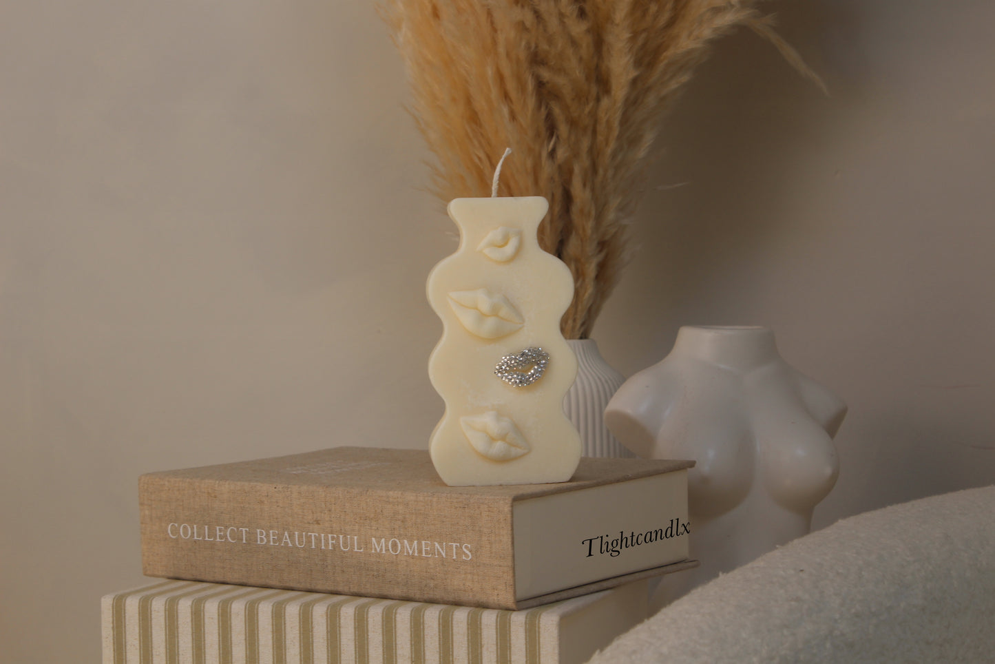 ‘Kiss Kiss’ candle